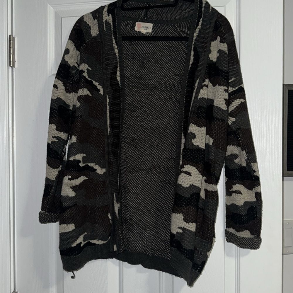 Womens Camo Sweater - Open - Pockets - Long VINTAGE - Worn Once Size Small
